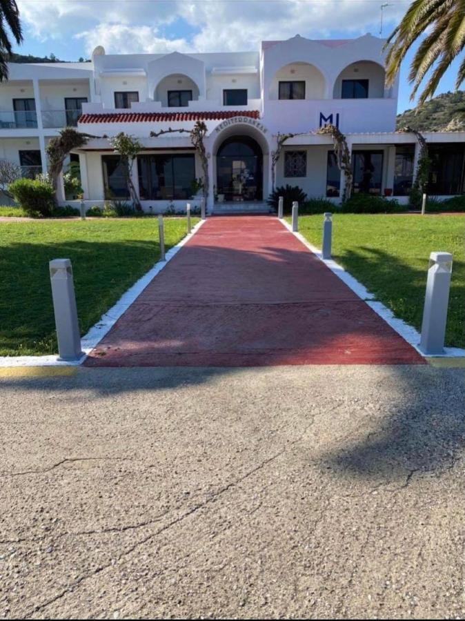 Mediterranean Hotel 卡尔帕索斯 外观 照片