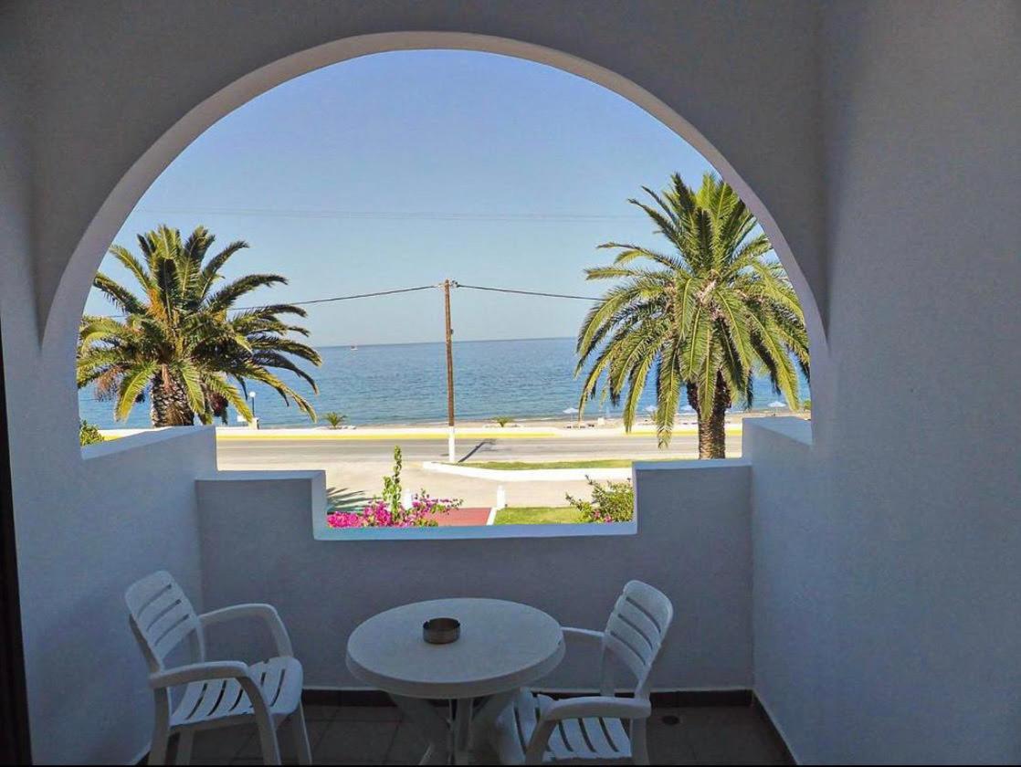 Mediterranean Hotel 卡尔帕索斯 外观 照片