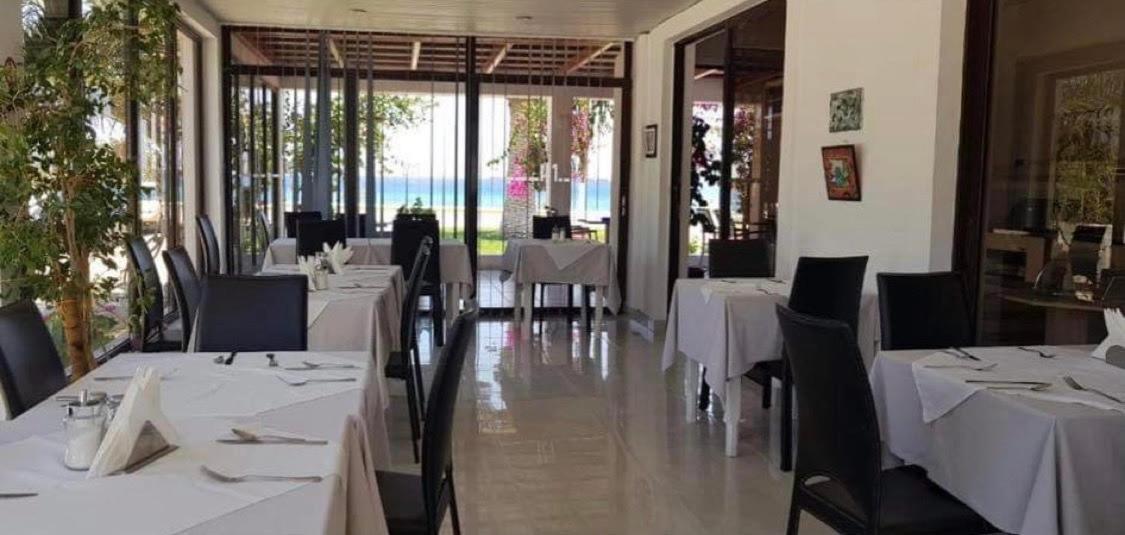 Mediterranean Hotel 卡尔帕索斯 外观 照片